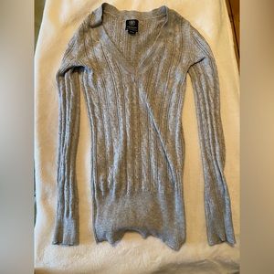 American Eagle women’s Medium grey v neck sweater.